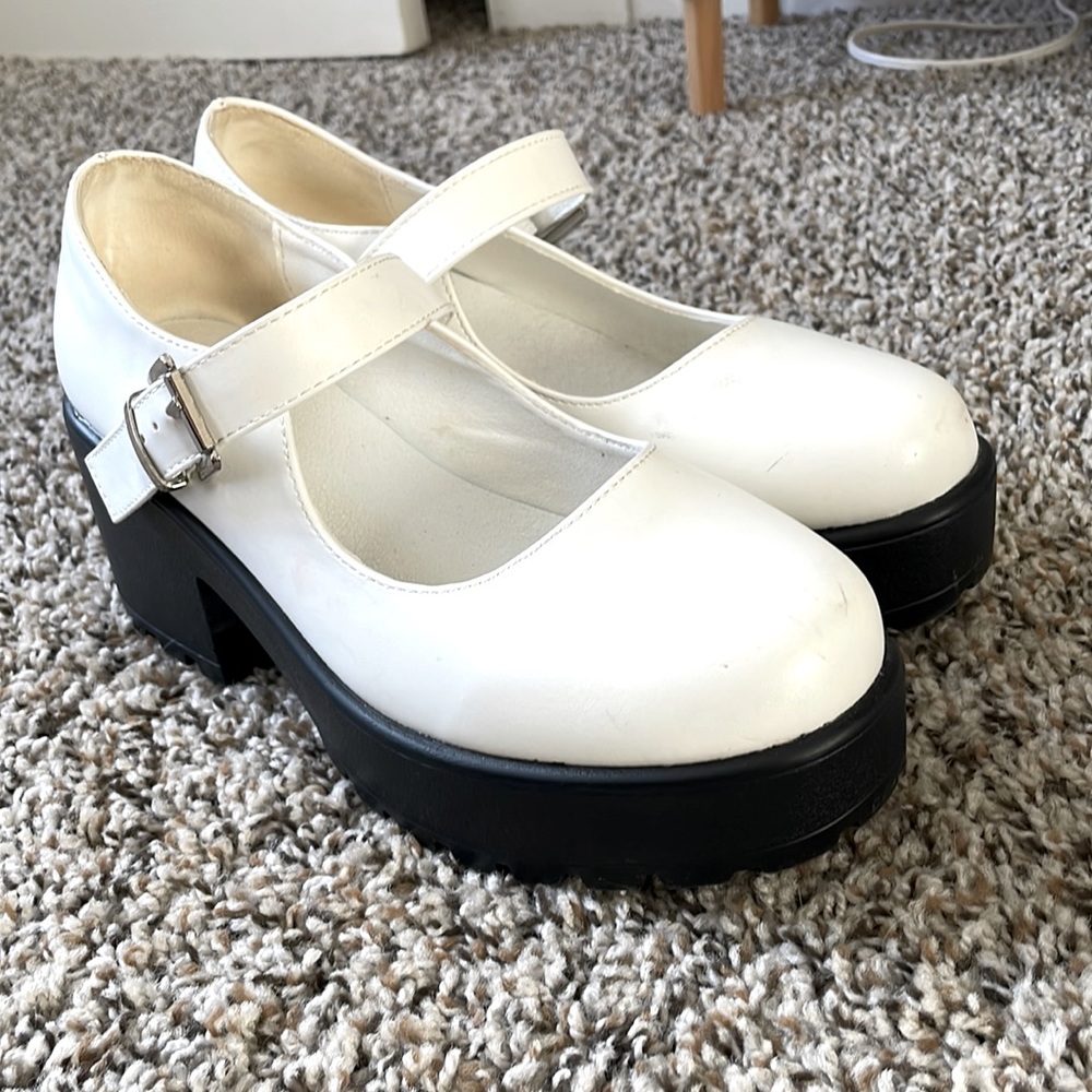 White platform Mary janes size 7!